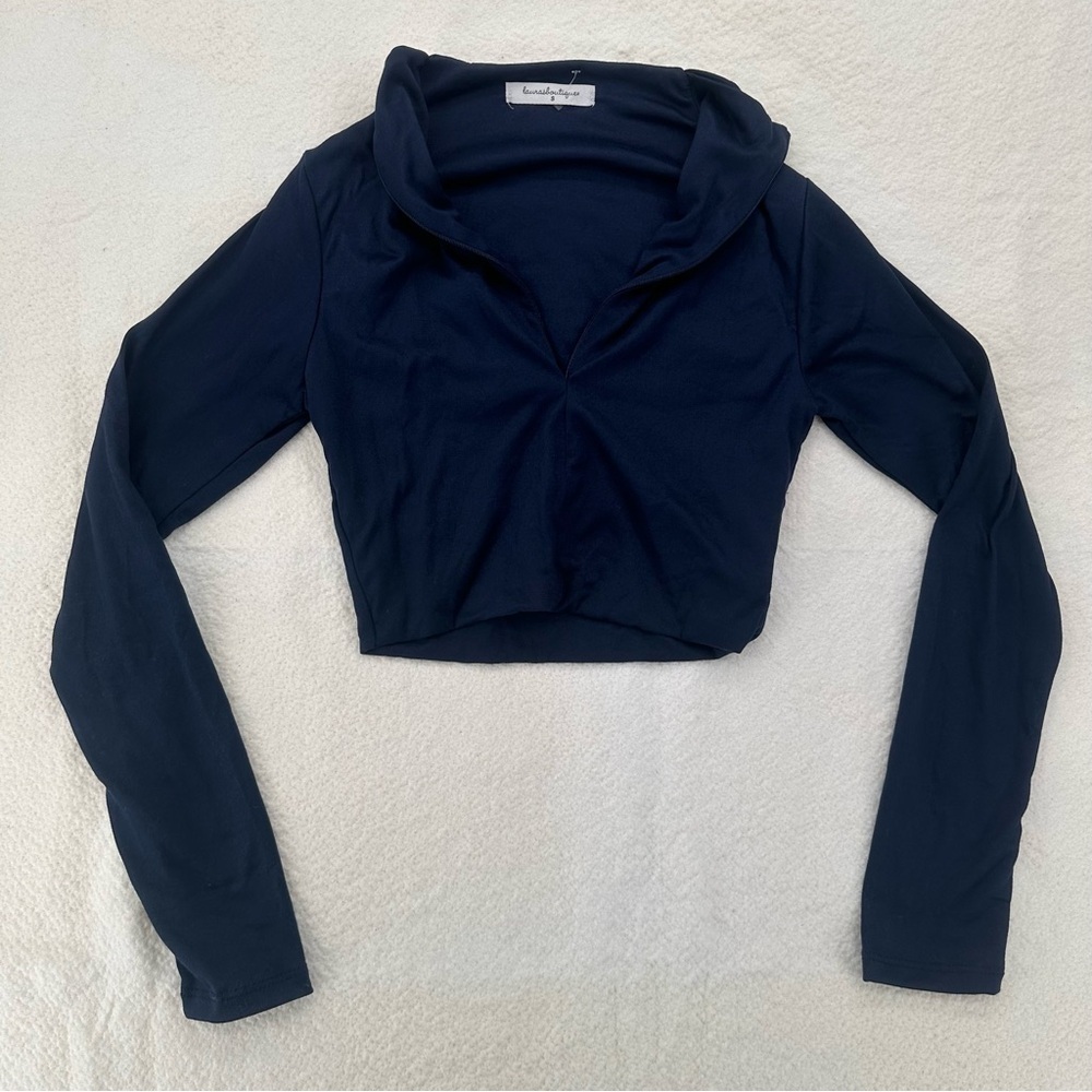 NWOT Laura’s Boutique Navy Cropped V-Neck Soft Stretch Basic